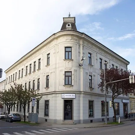 Apartman Twenty Five - Work & Life *