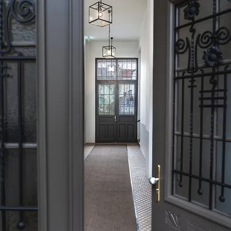 Apartman Twenty Five - Work & Life *