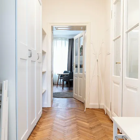 Apartman Twenty Five - Work & Life