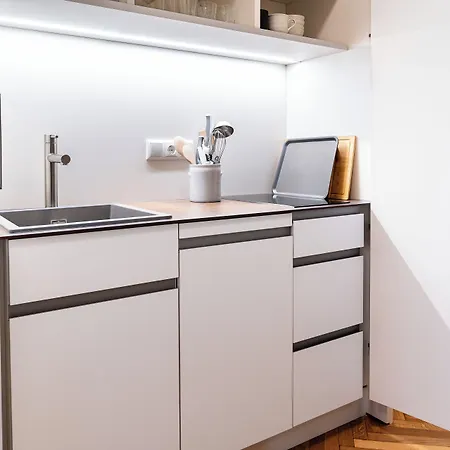 Apartman Twenty Five - Work & Life